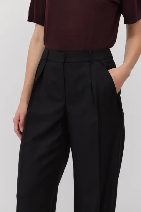 Černé vlněné kalhoty s širokou nohavicí