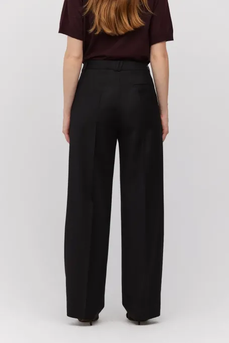 Černé vlněné kalhoty s širokou nohavicí