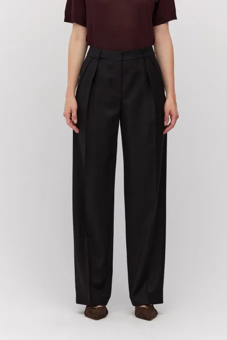 Černé vlněné kalhoty s širokou nohavicí