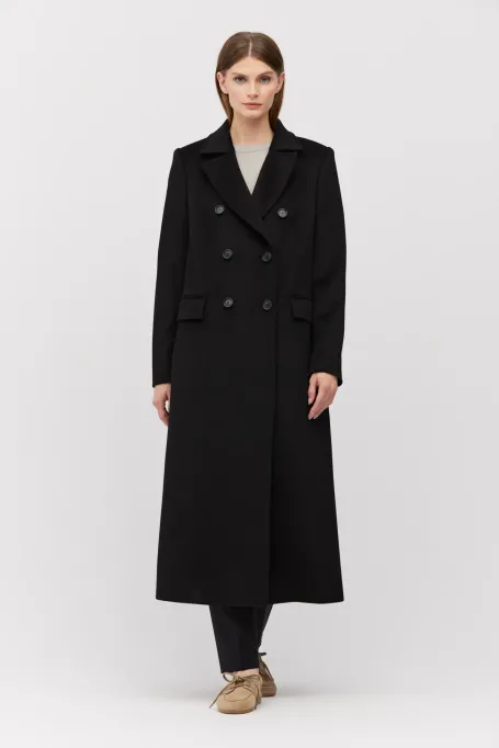 Černý plášť s příměsí hedvábí a kašmíru