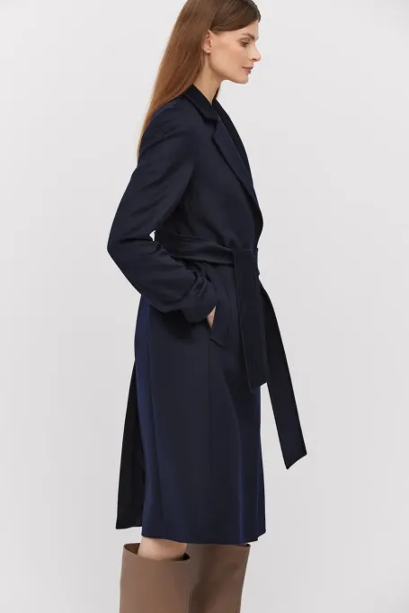 Granátový vlněný kabát s páskem