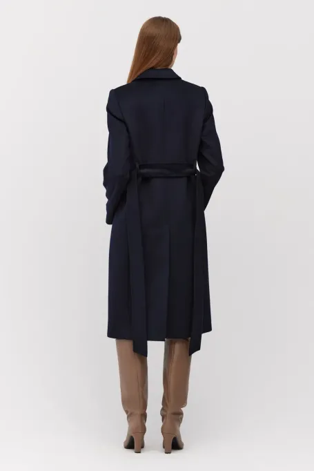 Granátový vlněný kabát s páskem