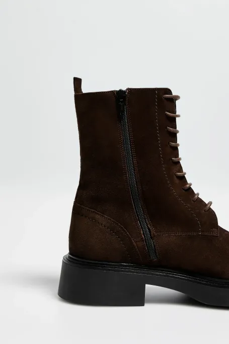 Šněrovací kotníkové boty z nubukové kůže