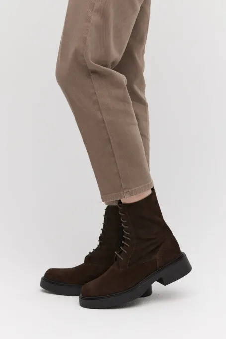 Šněrovací kotníkové boty z nubukové kůže
