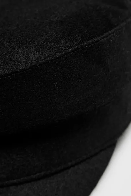 Černá vlněná čepice