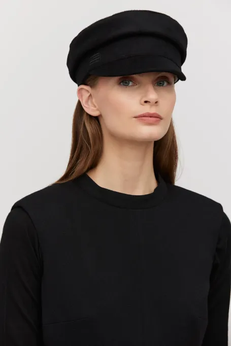 Černá vlněná čepice