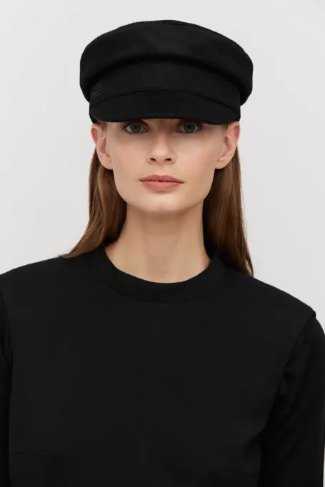Černá vlněná čepice