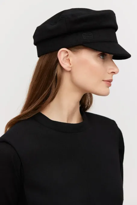 Černá vlněná čepice