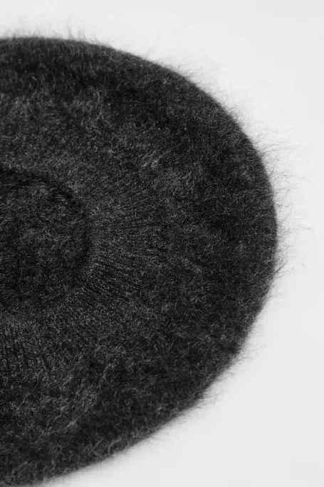 Šedý baret z kašmíru