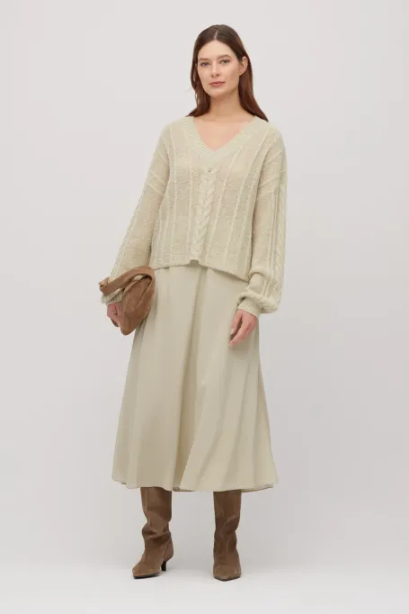 Jasnozelený volný svetr s alpakovou vlnou