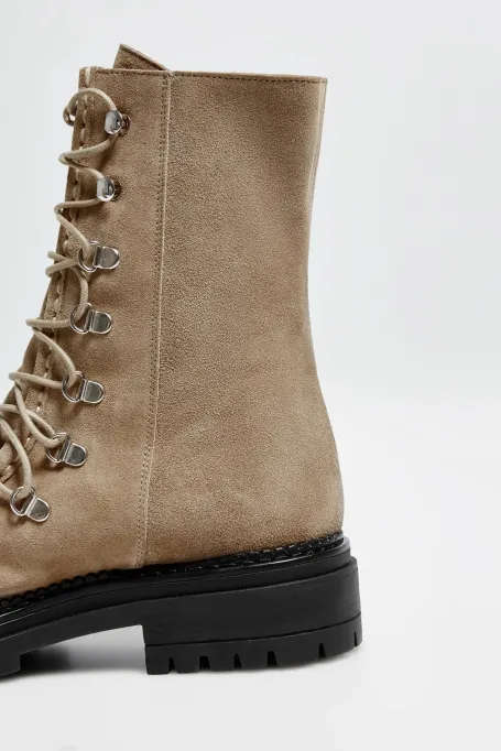 Šněrovací zamszové kotníkové boty