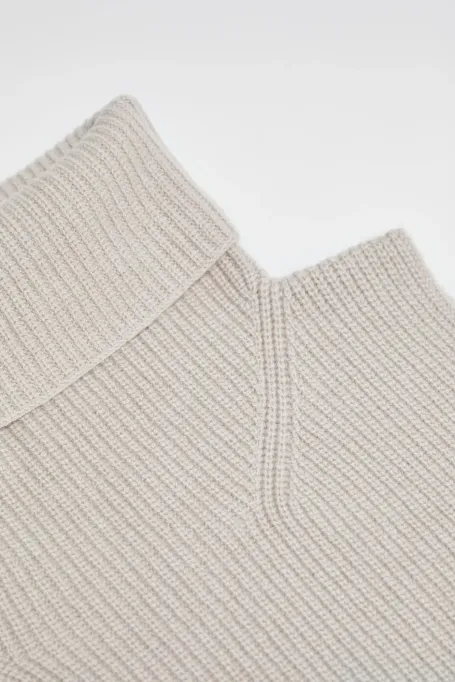 Béžový pletený nákrčník s rolákem