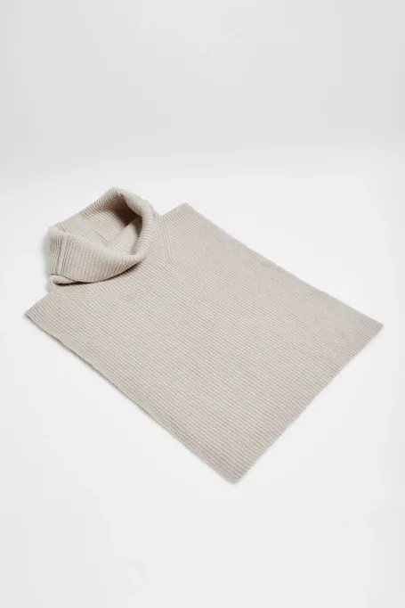 Béžový pletený nákrčník s rolákem