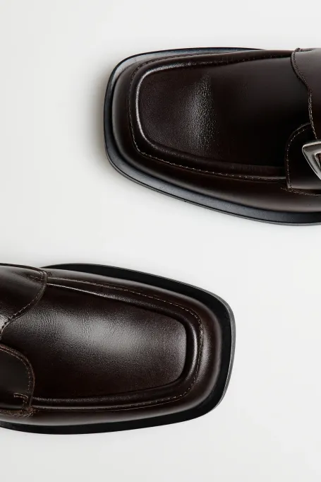 Hnědé kožené polobotky monk s přezkou