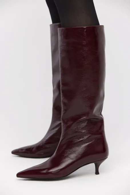 Kožené fialové kozačky na středním podpatku