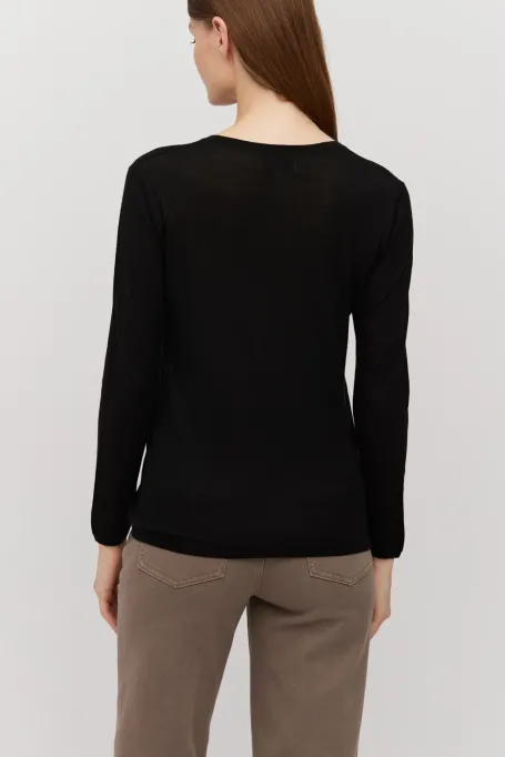 Černý top z merino vlny