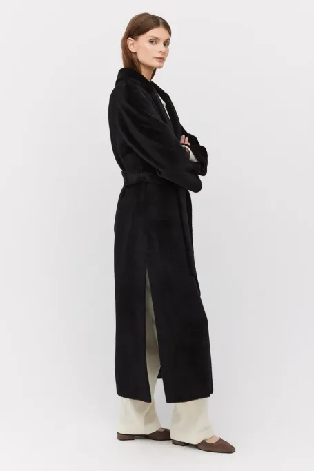 Černý midi kabát s páskem z suri alpaky