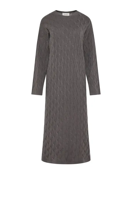 Hnědé šaty s copánkovým vzorem z kašmíru