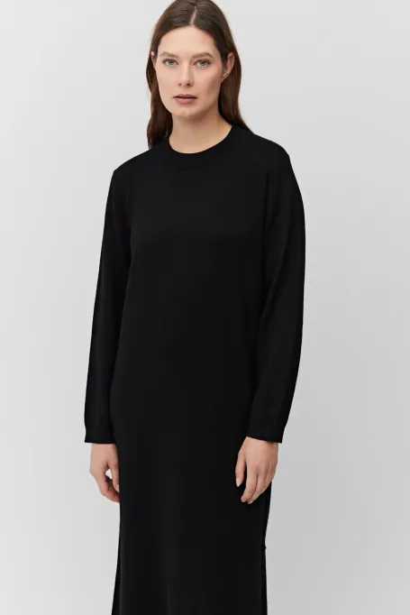 Černé šaty z merino vlny