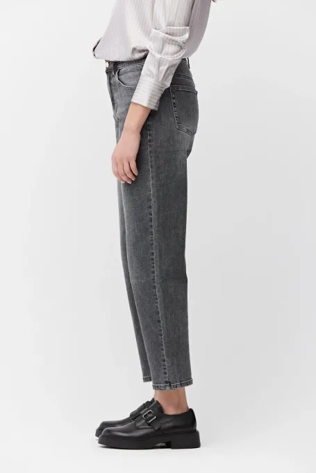 Šedé džíny mom fit s vysokým pasem