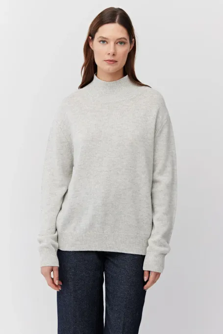 Šedý svetr polorolák s příměsí kašmíru