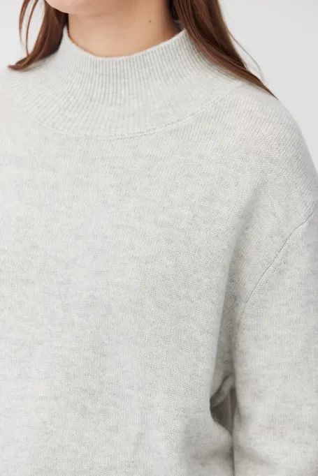 Šedý svetr polorolák s příměsí kašmíru