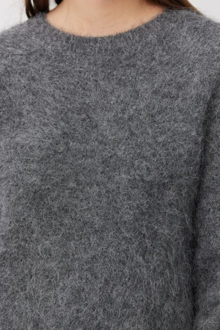 Šedý svetr s alpakovou vlnou