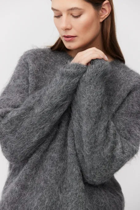 Šedý svetr s alpakovou vlnou