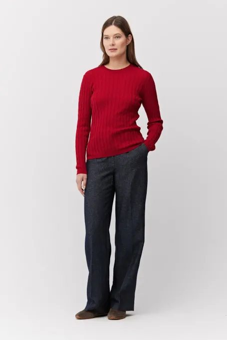 Červená halenka s pleteným vzorem z merino vlny