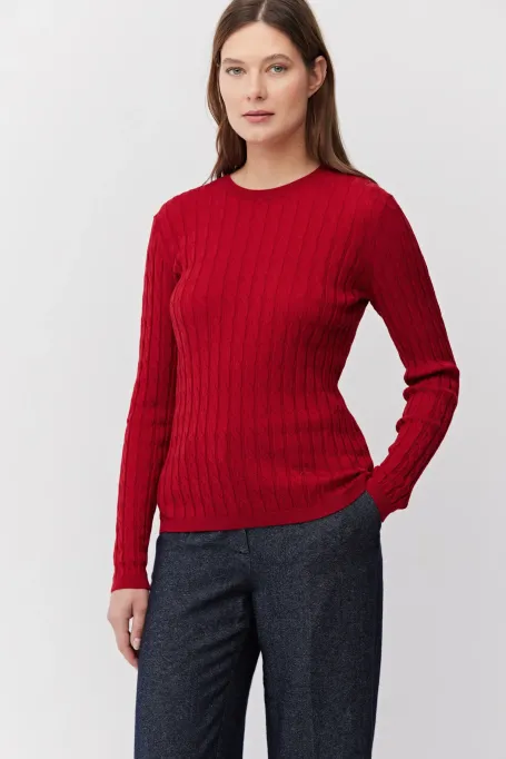 Červená halenka s pleteným vzorem z merino vlny