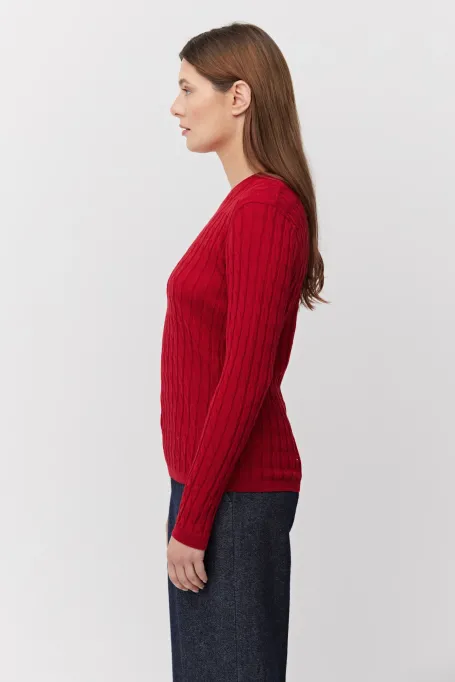 Červená halenka s pleteným vzorem z merino vlny