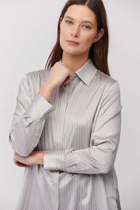 Volná košile s bílými pruhy z hedvábí