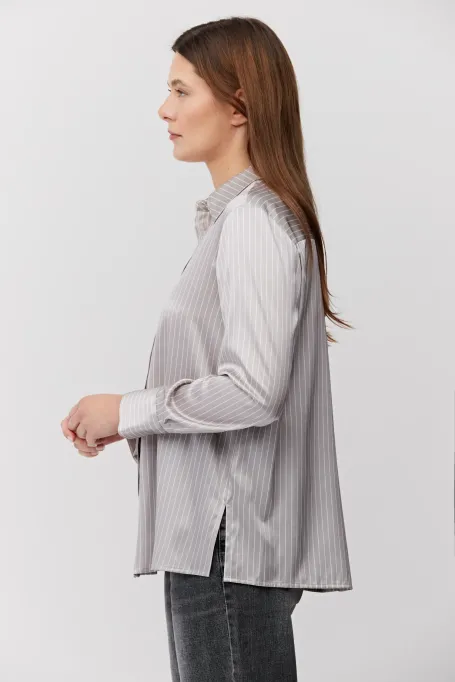 Volná košile s bílými pruhy z hedvábí