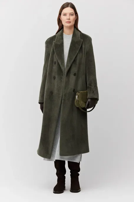 Kabát v armádní zelené barvě s baby suri alpaka