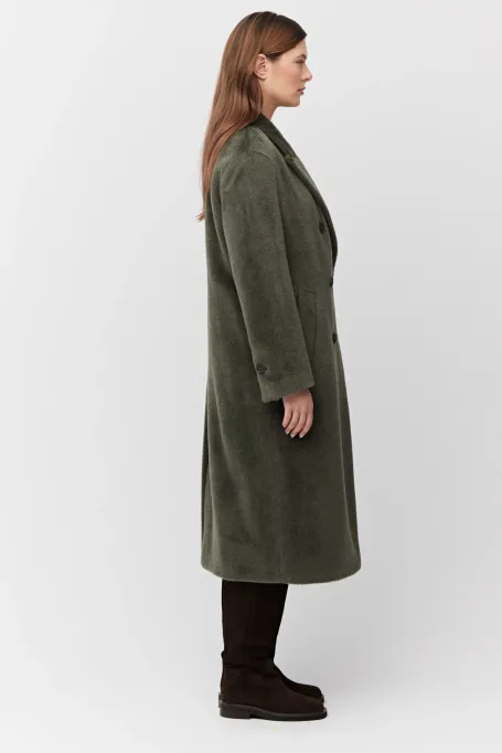 Kabát v armádní zelené barvě s baby suri alpaka