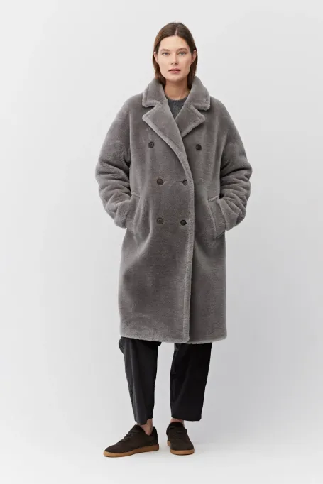 Šedý midi kabát z teddy vlny