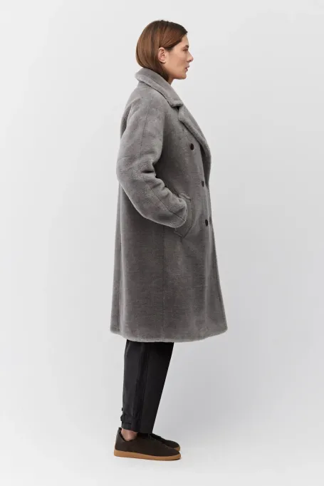 Šedý midi kabát z teddy vlny
