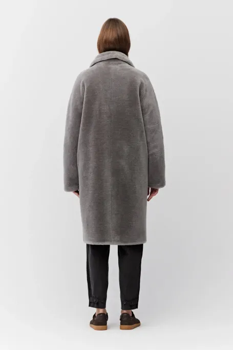 Šedý midi kabát z teddy vlny