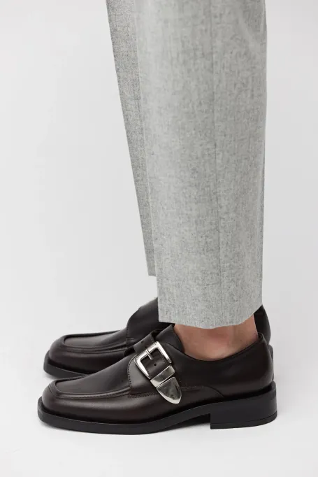 Hnědé kožené polobotky monk s přezkou