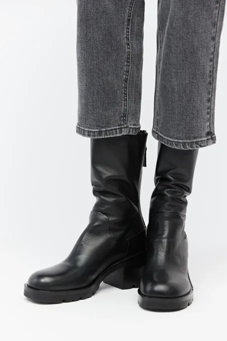 Černé kožené boty