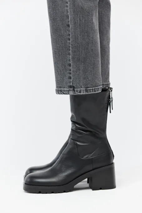 Černé kožené boty