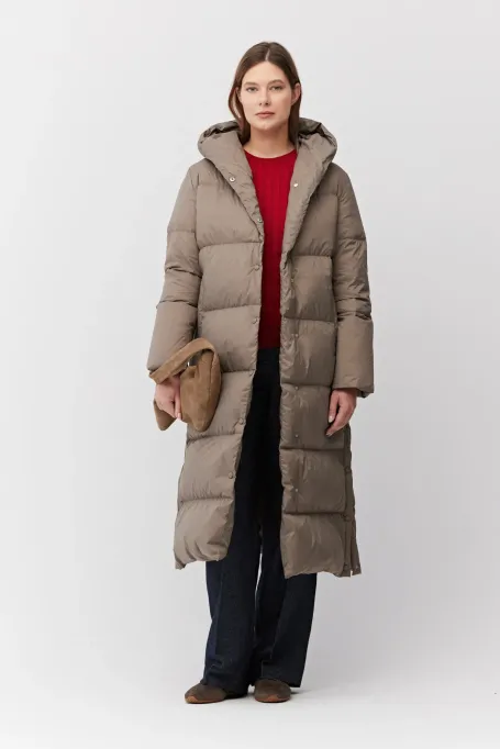 Dlouhá béžová péřová bunda s kapucí