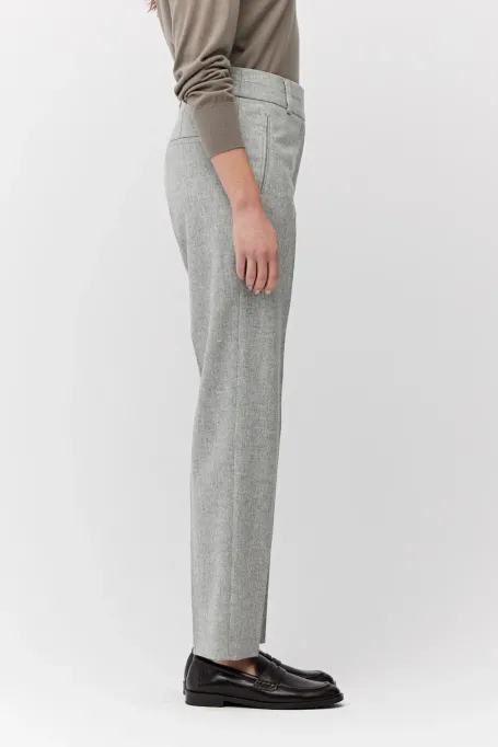 Šedé kalhoty k obleku s kašmírem