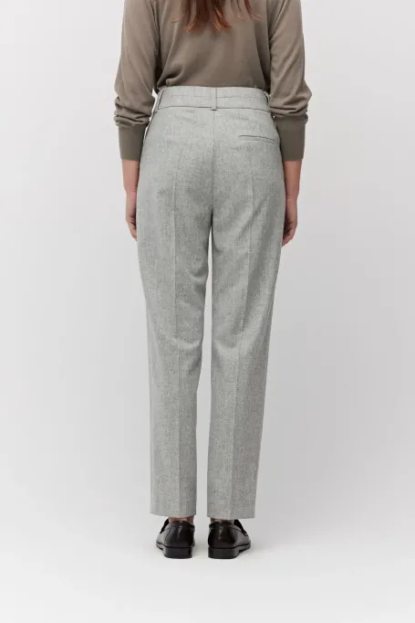 Šedé kalhoty k obleku s kašmírem