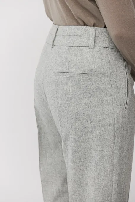 Šedé kalhoty k obleku s kašmírem
