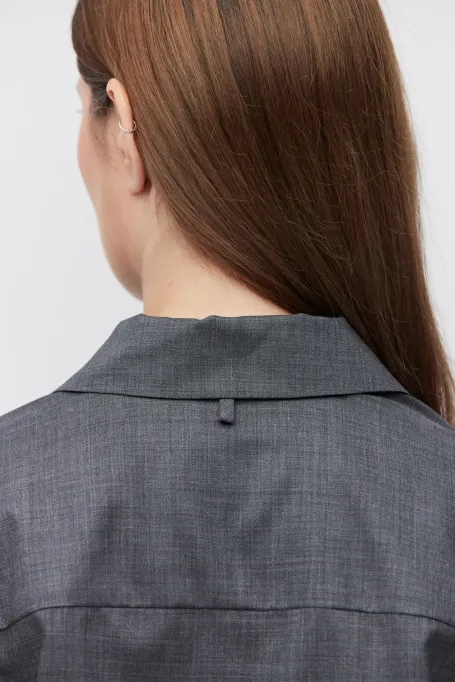 Šedá vlněná košile s širokými manžetami