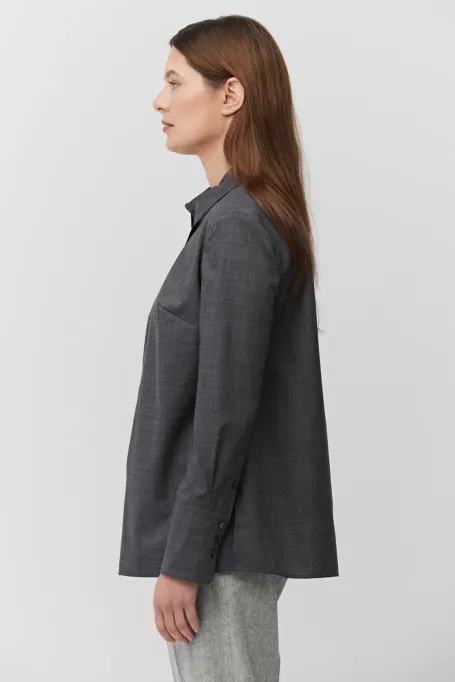 Šedá vlněná košile s širokými manžetami