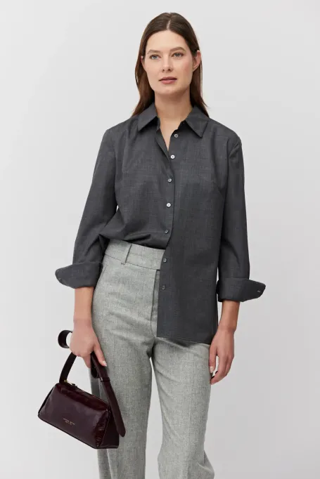 Šedá vlněná košile s širokými manžetami