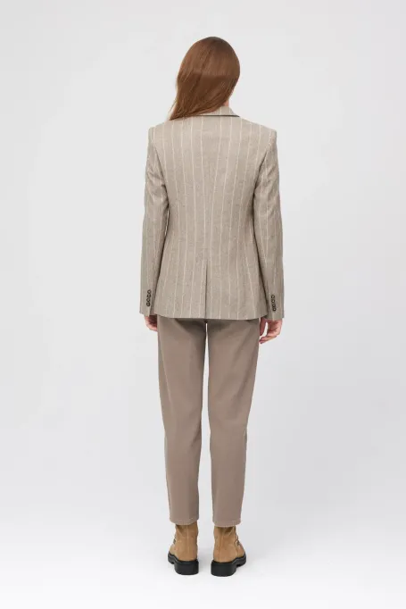 Žakiet v taupe barvě s proužky a příměsí kašmíru