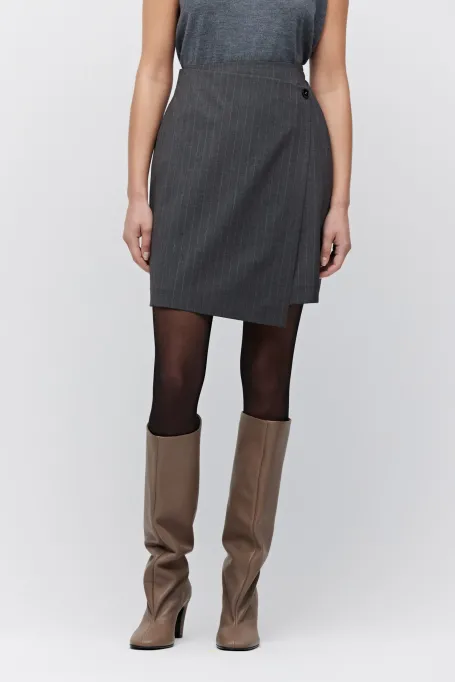 Šedá vlněná mini sukně s tenisovým vzorem